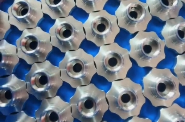 鋁合金車銑花紋產品和生產實拍